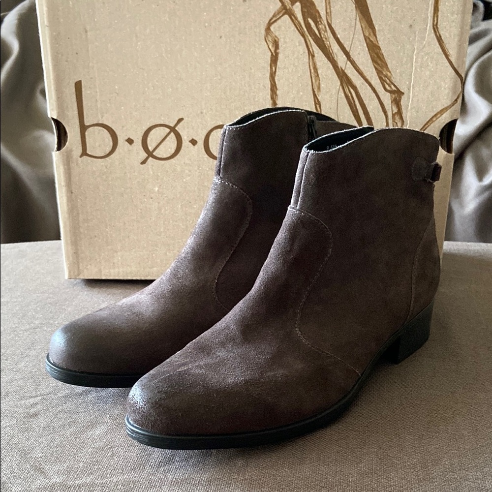New women’s Boc Suede Boots